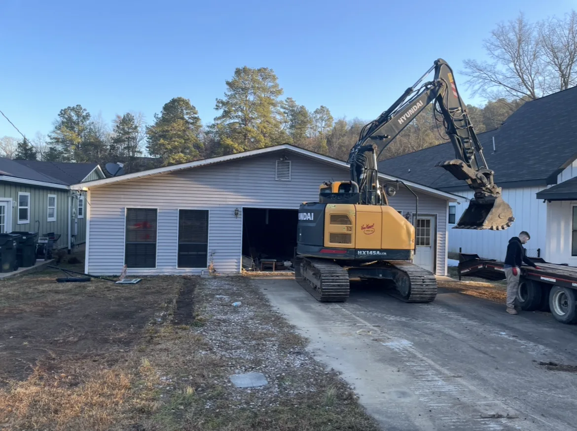 Scott Bankhead Demolition excavator working a residential teardown in Hot Springs